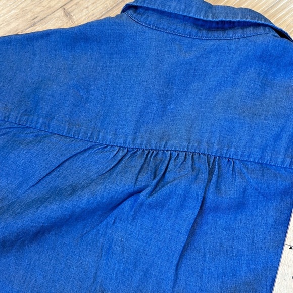 J.McLaughlin Lightweight Denim Blue Sleeveless Womens Top Size Small  Button Up - Picture 2 of 8